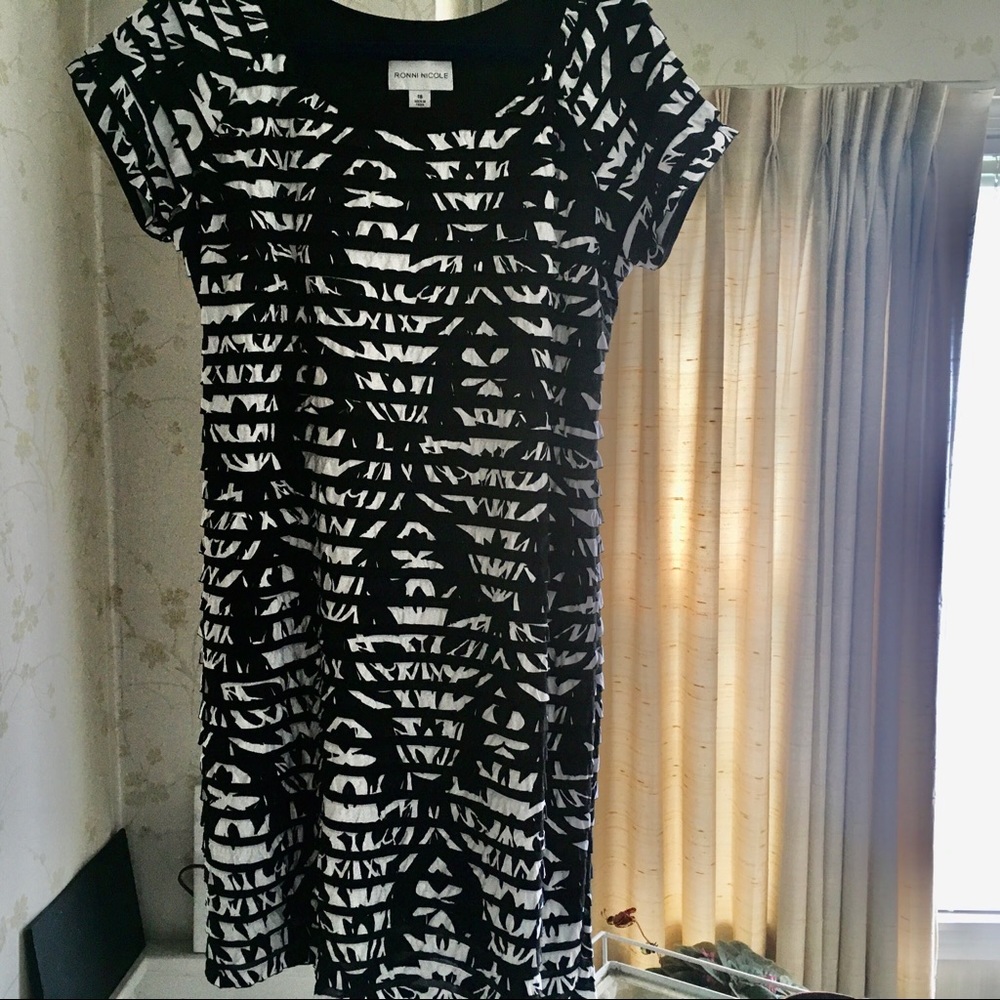 Black and White Dress - 18    👗